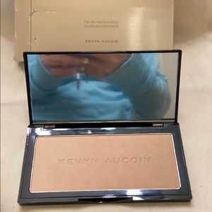 Kevyn  Aucoin the Neo highlighter